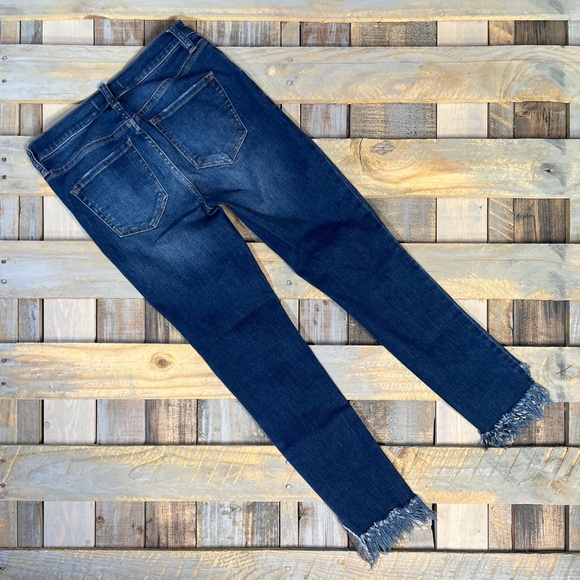 Like New ✵☽Free People☾✵ Distressed < Great Heights > Frayed Blue Jean | 26 XS 2 - Picture 4 of 16